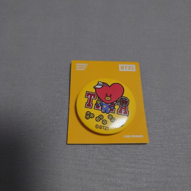 防弾少年団(BTS)(ボウダンショウネンダン)のTATA缶バッチ エンタメ/ホビーのCD(K-POP/アジア)の商品写真