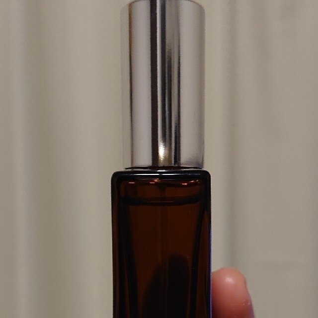 AUX PARADIS(オゥパラディ)のお値下げ オゥパラディ オスマンサス オードパルファム コスメ/美容の香水(香水(女性用))の商品写真