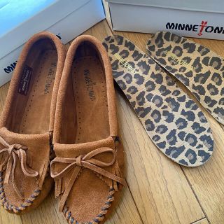 ミネトンカ(Minnetonka)のミネトンカ　ブラウン　23.5cm(スリッポン/モカシン)