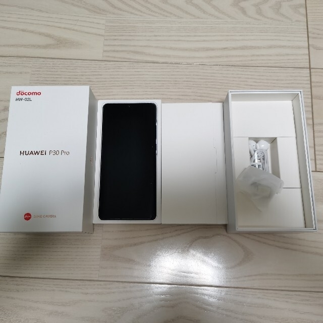 NTTdocomo(エヌティティドコモ)の超美品 p30pro ドコモ docomo ケース付 ファーウェイ HUAWEI スマホ/家電/カメラのスマートフォン/携帯電話(スマートフォン本体)の商品写真