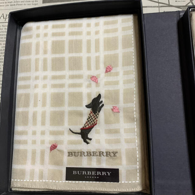 BURBERRY(バーバリー)のバーバリー　ハンカチセット桜③ レディースのファッション小物(ハンカチ)の商品写真
