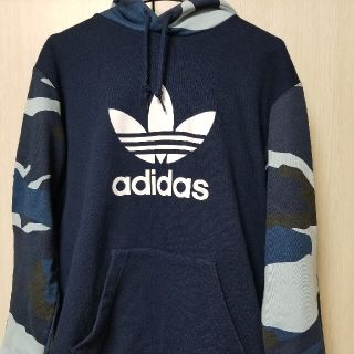 アディダス(adidas)のadidas カモフラプルオーバーパーカー(パーカー)