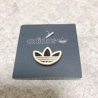 アディダス バッジ ピンバッジの通販 44点 Adidasのエンタメ ホビーを買うならラクマ