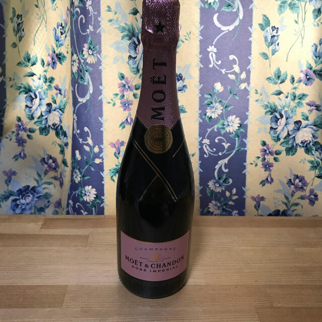 Dom Pérignon(ドンペリニヨン)のmoet ロゼ 食品/飲料/酒の酒(シャンパン/スパークリングワイン)の商品写真