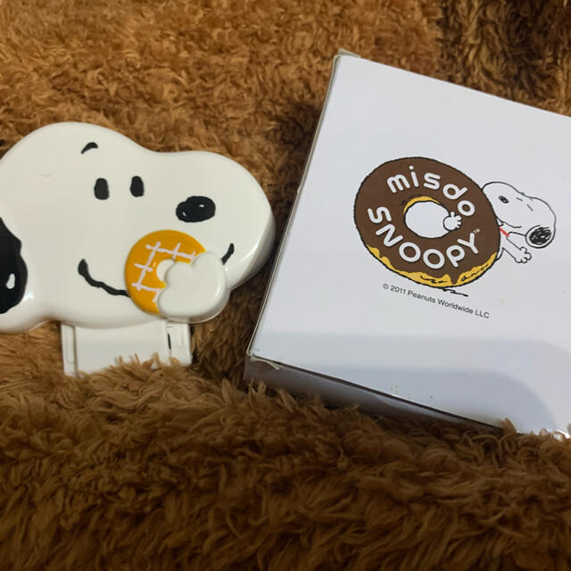 SNOOPY(スヌーピー)のスヌーピー　コンパクトスタンドミラー　ミスド非売品　未使用品 コスメ/美容のメイク道具/ケアグッズ(その他)の商品写真