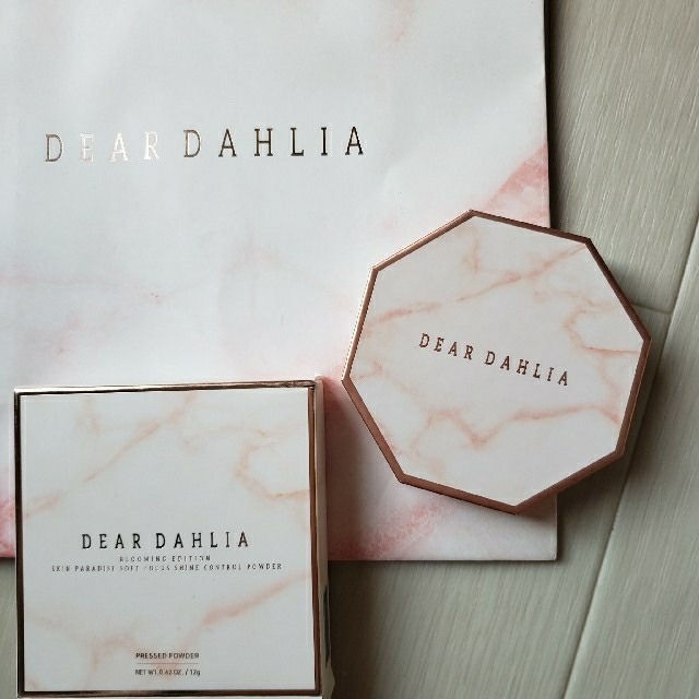 Dahlia(ダリア)の[新品] DEAR DAHLIA フェイスパウダー コスメ/美容のベースメイク/化粧品(フェイスパウダー)の商品写真