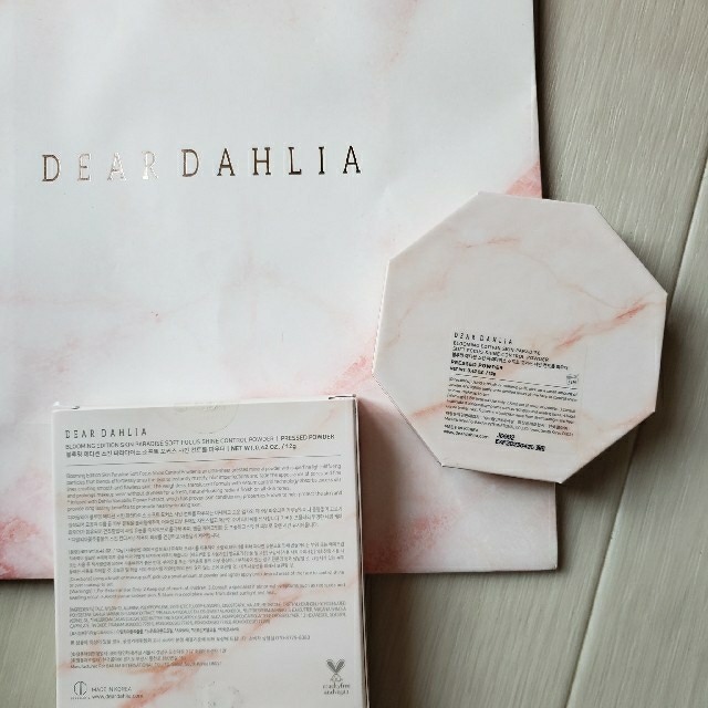 Dahlia(ダリア)の[新品] DEAR DAHLIA フェイスパウダー コスメ/美容のベースメイク/化粧品(フェイスパウダー)の商品写真