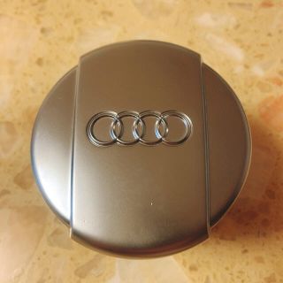 アウディ(AUDI)の【未使用】Audi アウディ 純正 アッシュトレー　 灰皿 ドリンクホルダー(車内アクセサリ)