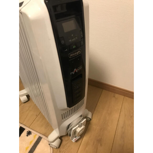 DeLonghi(デロンギ)のデロンギ　オイルヒーター　TDD815B にゃあさん専用 スマホ/家電/カメラの冷暖房/空調(オイルヒーター)の商品写真