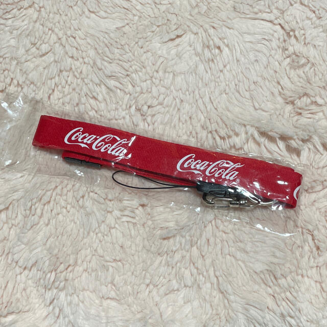 コカ・コーラ(コカコーラ)のコカコーラ　ネックストラップ スマホ/家電/カメラのスマホアクセサリー(ネックストラップ)の商品写真