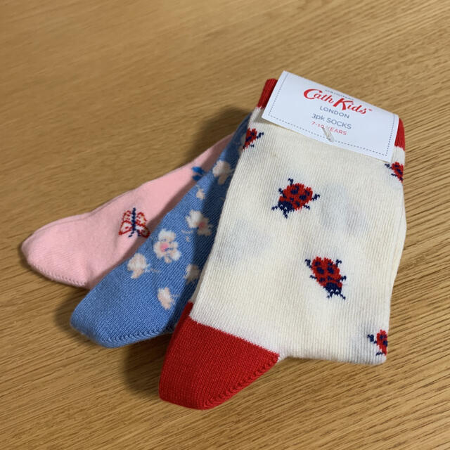 Cath Kidston(キャスキッドソン)の新品未使用　キャスキッドソン　キッズ　靴下　3足まとめて キッズ/ベビー/マタニティのこども用ファッション小物(靴下/タイツ)の商品写真