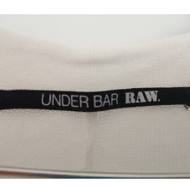 UNDER BAR RAW.(アンダーバーロウ)のUNDER BAR RAW. 　アンダーバーロー　カーディガン　白 レディースのトップス(カーディガン)の商品写真