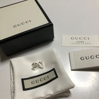 グッチ(Gucci)の【新品未使用】グッチ　スタッズピアス　Gucciトレードマーク刻印ハートモチーフ(ピアス)