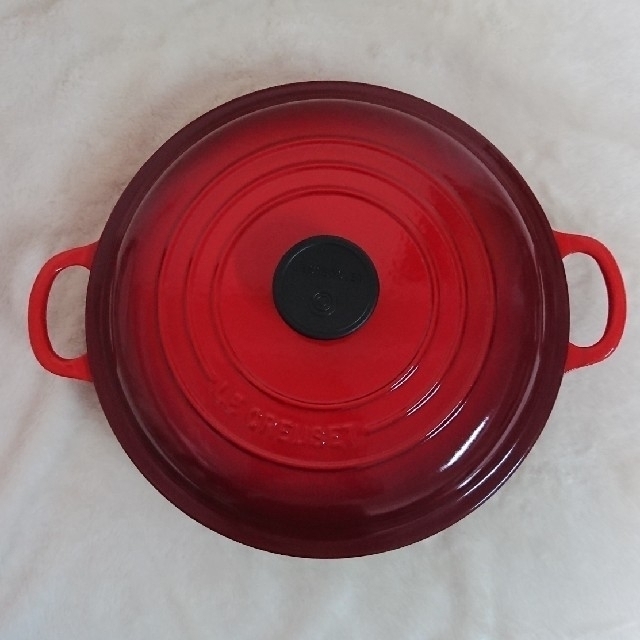 LE CREUSET(ルクルーゼ)のル・クルーゼ 26cm ビュッフェ キャセロール チェリー レッド インテリア/住まい/日用品のキッチン/食器(鍋/フライパン)の商品写真