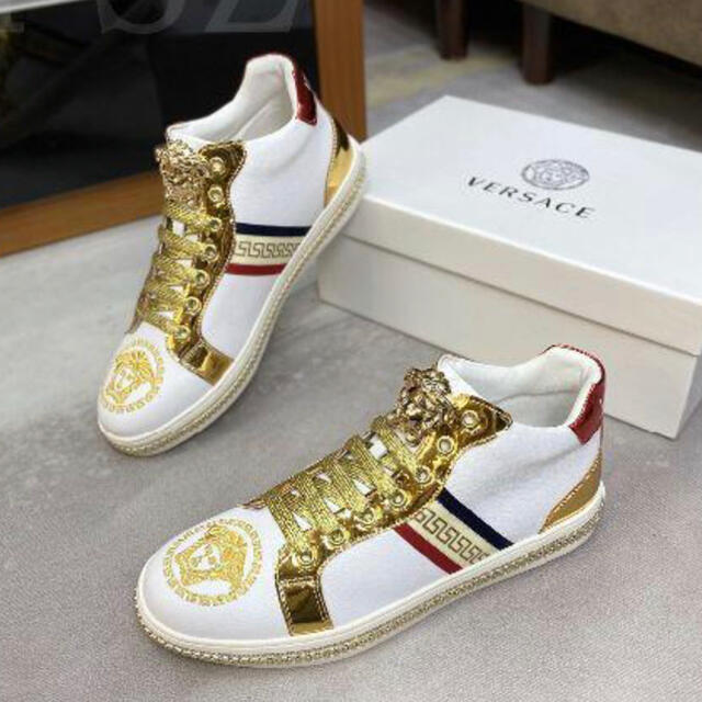 VERSACE(ヴェルサーチ)の最終値下げ🔻🔻ヴェルサーチスニーカー 23.5 レディースの靴/シューズ(スニーカー)の商品写真