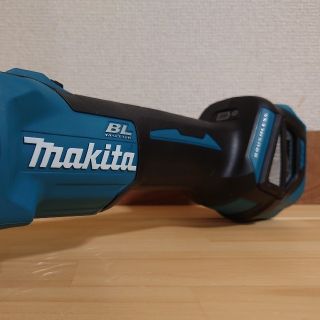 マキタ(Makita)のマキタ18V　新品　100mm充電式ディスクグラインダー　無線連動　GA412D(工具/メンテナンス)