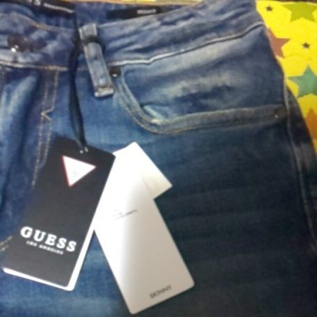 GUESS - 新品GUESSダメージ加工デニムの通販 by るるもっぺ's shop ...