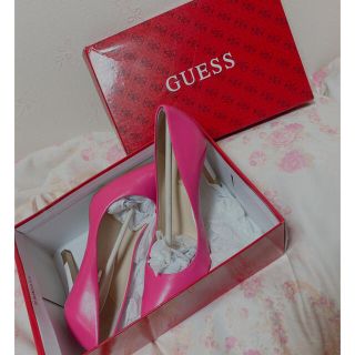 ゲス(GUESS)のGUESS ピンク　パンプス(ハイヒール/パンプス)