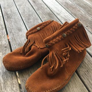 ミネトンカ(Minnetonka)のミネトンカ ショートブーツ フリンジブーツ　茶色　24センチ(ブーツ)