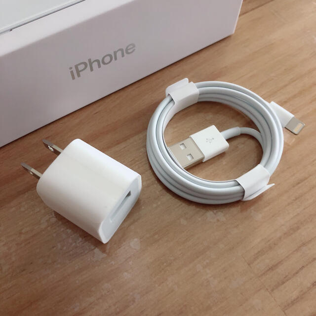 Apple(アップル)のiPhone充電器 正規品 スマホ/家電/カメラのスマートフォン/携帯電話(バッテリー/充電器)の商品写真