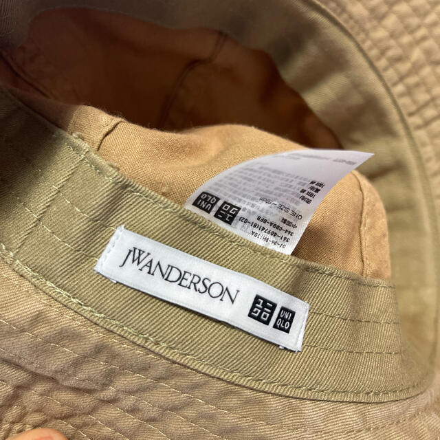 J.W.ANDERSON(ジェイダブリューアンダーソン)のJ.W.ANDERSONとUNIQLOコラボの帽子 メンズの帽子(ハット)の商品写真