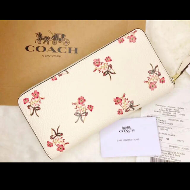 COACH(コーチ)の新品! 人気！　COACH コーチ  長財布 白 花柄　チョークマルチ花柄　財布 レディースのファッション小物(財布)の商品写真