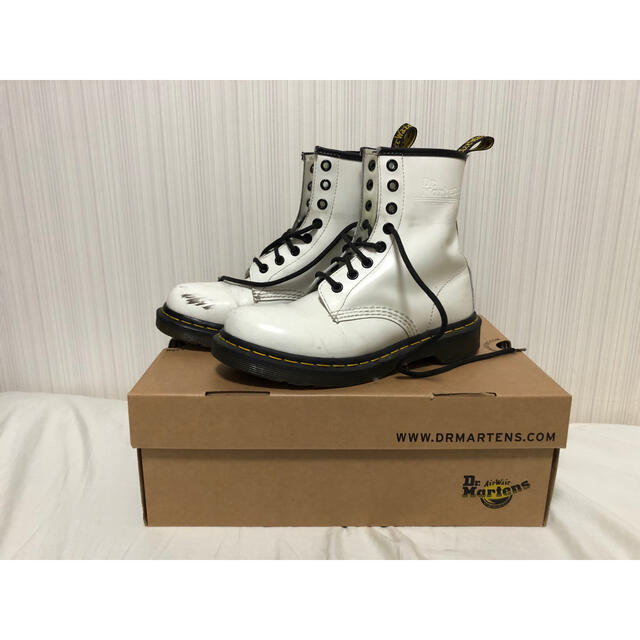 Dr.Martens(ドクターマーチン)の訳アリDr.Martens ドクターマーチン　8ホールブーツ　ホワイトブーツ レディースの靴/シューズ(ブーツ)の商品写真