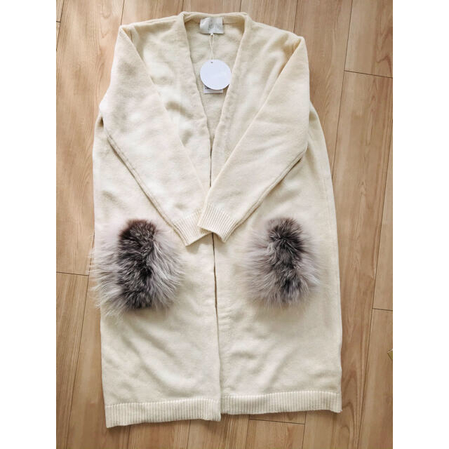 Chesty(チェスティ)の最終値下　新品　Chesty  Fur Long Knit Coat ホワイト レディースのジャケット/アウター(ニットコート)の商品写真