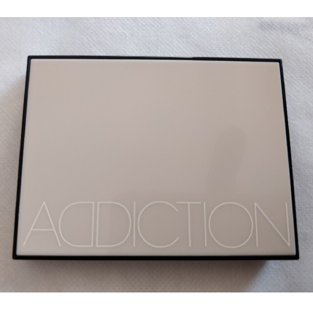 ADDICTION(アディクション)のmaco0404様用　アディクション　プレストパウダーコンパクトケース コスメ/美容のベースメイク/化粧品(フェイスパウダー)の商品写真