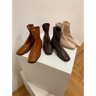 カスタネ(Kastane)のi_am official to square flat boots(ブーツ)