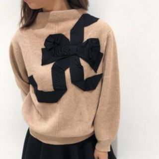 ランバンオンブルー(LANVIN en Bleu)のRehanaさま専用ランバンオンブルー  リボン モチーフ セーター ベージュ(ニット/セーター)