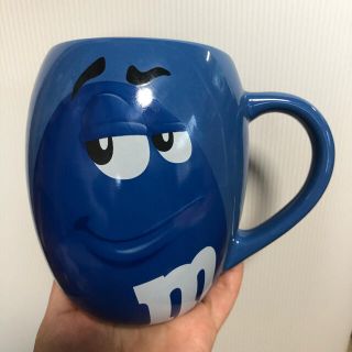 エムアンドエム(M&M)のm&m マグカップ ブルー(グラス/カップ)