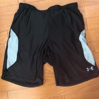 アンダーアーマー(UNDER ARMOUR)のアンダーアーマー　ハーフパンツ　ブラック(ショートパンツ)