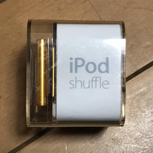 iPod(アイポッド)の第4世代 iPod シャッフル 2GB 未使用品 モデル A1373 スマホ/家電/カメラのオーディオ機器(ポータブルプレーヤー)の商品写真