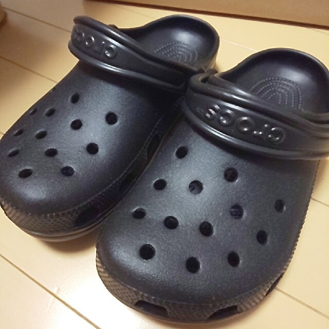 crocs(クロックス)のcrocs サンダル 22 ブラック キッズ/ベビー/マタニティのキッズ靴/シューズ(15cm~)(サンダル)の商品写真