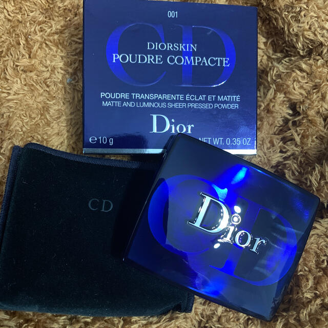 Christian Dior(クリスチャンディオール)のお笑い好き様のディオールスキンプレストパウダートランスバラン　ライト　新品未使用 コスメ/美容のベースメイク/化粧品(フェイスパウダー)の商品写真