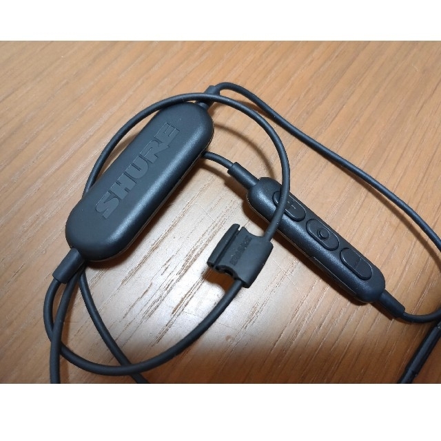 SHURE RMCE-BT1 ワイヤレスイヤホン mmcx スマホ/家電/カメラのオーディオ機器(ヘッドフォン/イヤフォン)の商品写真