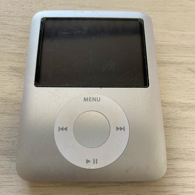 Apple(アップル)のiPod classic nano スマホ/家電/カメラのオーディオ機器(ポータブルプレーヤー)の商品写真