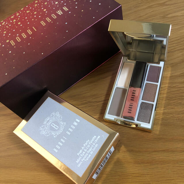 BOBBI BROWN(ボビイブラウン)のBOBBI BROMN アイシャドーリップ コスメ/美容のキット/セット(コフレ/メイクアップセット)の商品写真