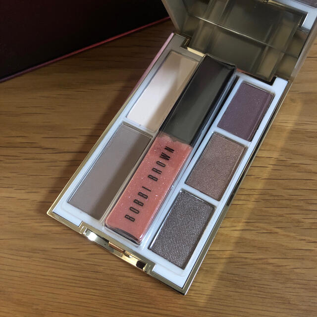 BOBBI BROWN(ボビイブラウン)のBOBBI BROMN アイシャドーリップ コスメ/美容のキット/セット(コフレ/メイクアップセット)の商品写真