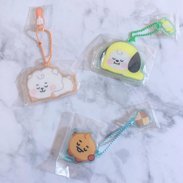 BT21 モーリーファンタジー　アクリルチャーム エンタメ/ホビーのおもちゃ/ぬいぐるみ(キャラクターグッズ)の商品写真