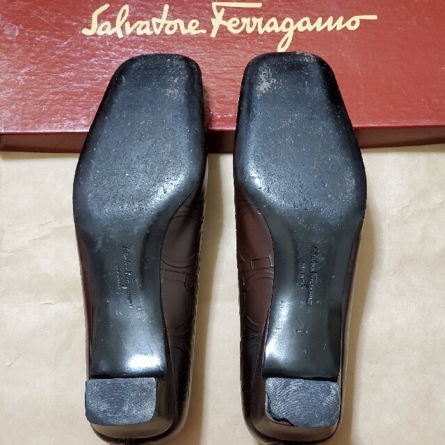 Salvatore Ferragamo(サルヴァトーレフェラガモ)のフェラガモ ローファー パンプス 23.5cm ブラウン レディースの靴/シューズ(ローファー/革靴)の商品写真