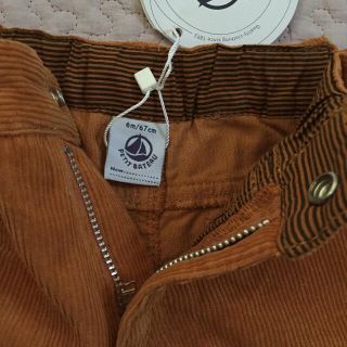 プチバトー(PETIT BATEAU)の未使用 プチバトーコーデュロイズボン 6m 67(パンツ)