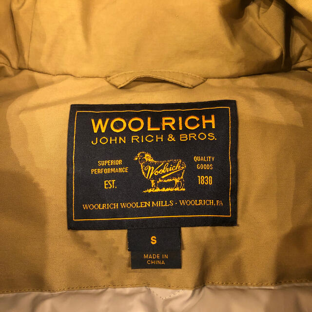 WOOLRICH(ウールリッチ)のあずき様専用　ウールリッチ　ダウンコート　S ベージュ レディースのジャケット/アウター(ダウンコート)の商品写真