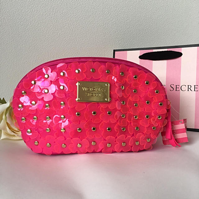 Victoria's Secret(ヴィクトリアズシークレット)のビクシー ポーチ ピンク フラワー 花 レディースのファッション小物(ポーチ)の商品写真