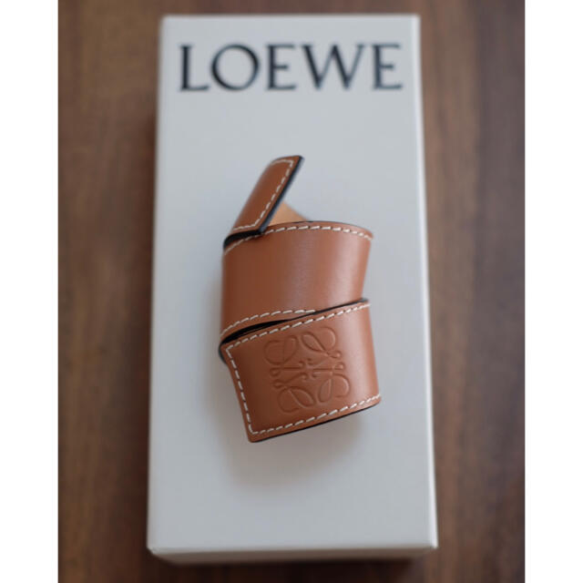 Loewe ロエベ スラップ　タン　カーフ ブレスレット | フリマアプリ ラクマ