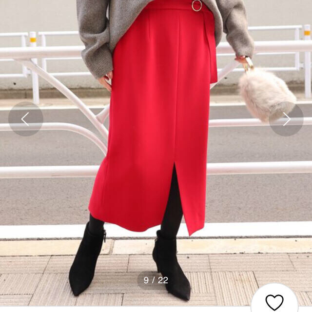 Noble(ノーブル)のノーブル　ピーチサテンタイトスカート　赤 レディースのスカート(ひざ丈スカート)の商品写真