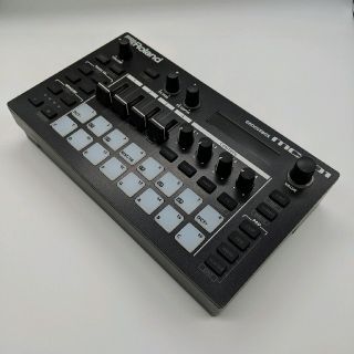 ローランド(Roland)の[即納]ROLAND MC-101 GROOVEBOX(キーボード/シンセサイザー)