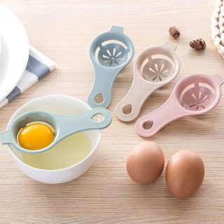 エッグセパレーター　スルッと分かれる　黄身分け器(収納/キッチン雑貨)