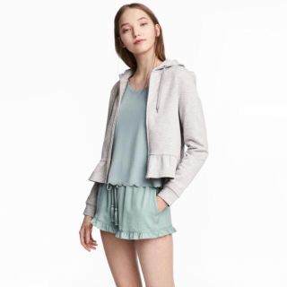 エイチアンドエム(H&M)のH&M 裾フリルパーカー 裏起毛パーカー フードパーカー　グレー　M(パーカー)